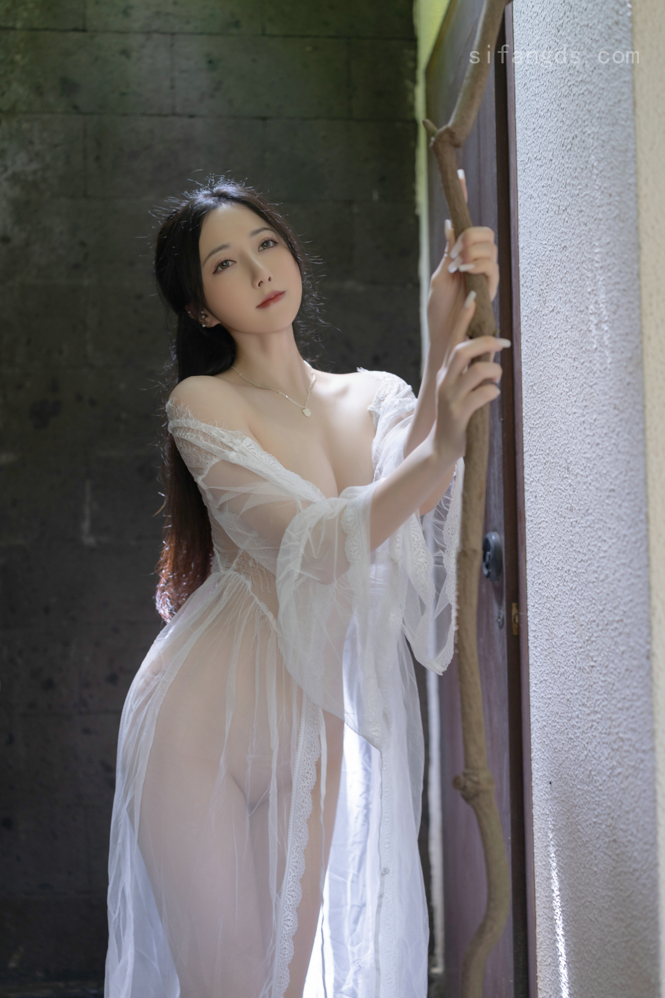 穿环女优