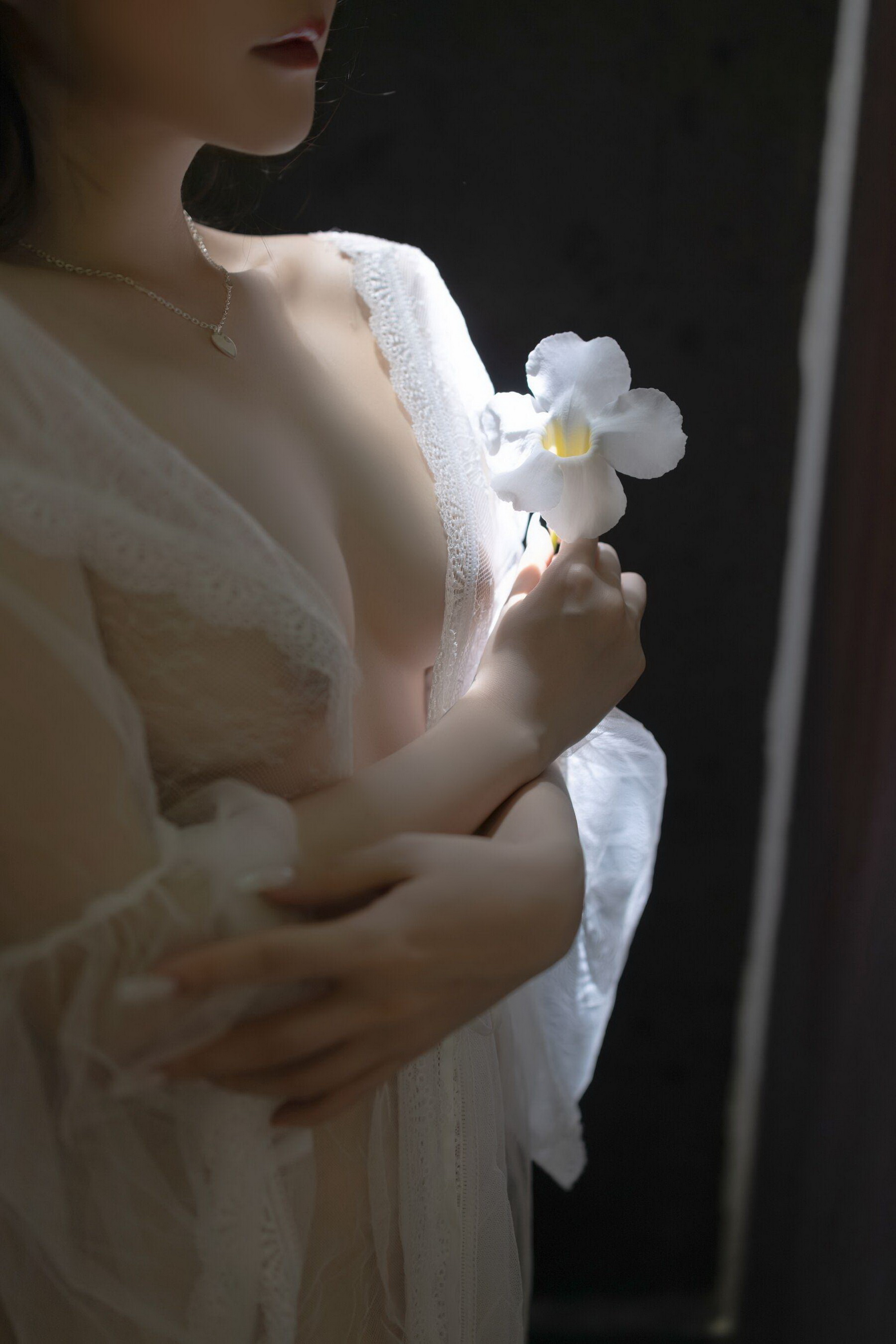 [在线观看] 女朋友出来卖，男朋友打电话查岗，女子暴露后恼羞成怒 [1+110M][百度盘]