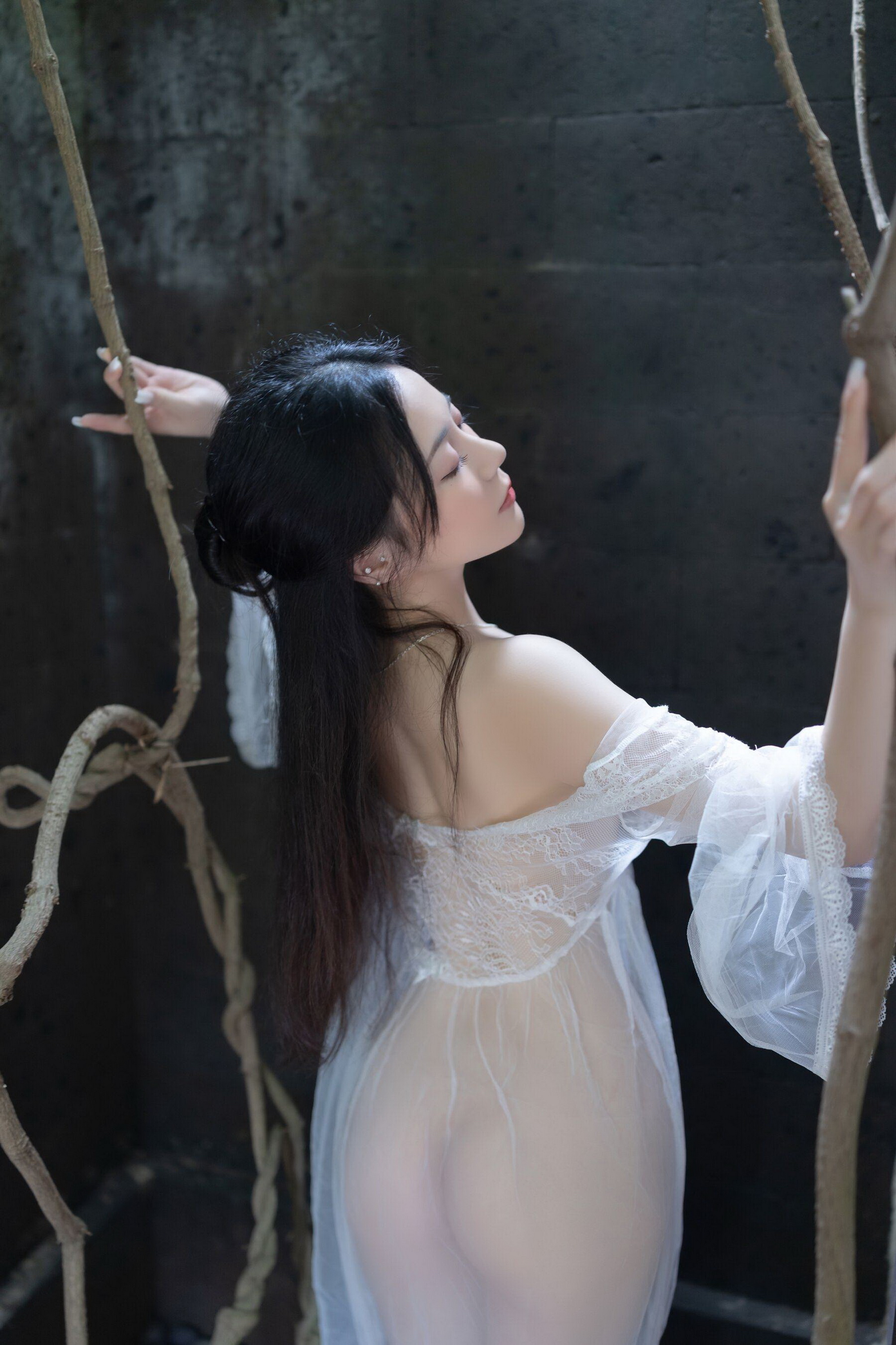 處女按模