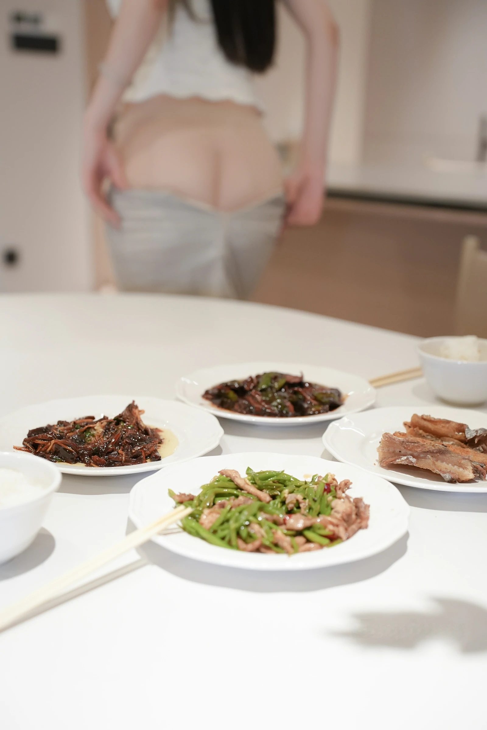 颜值不错大奶少妇骑车户外