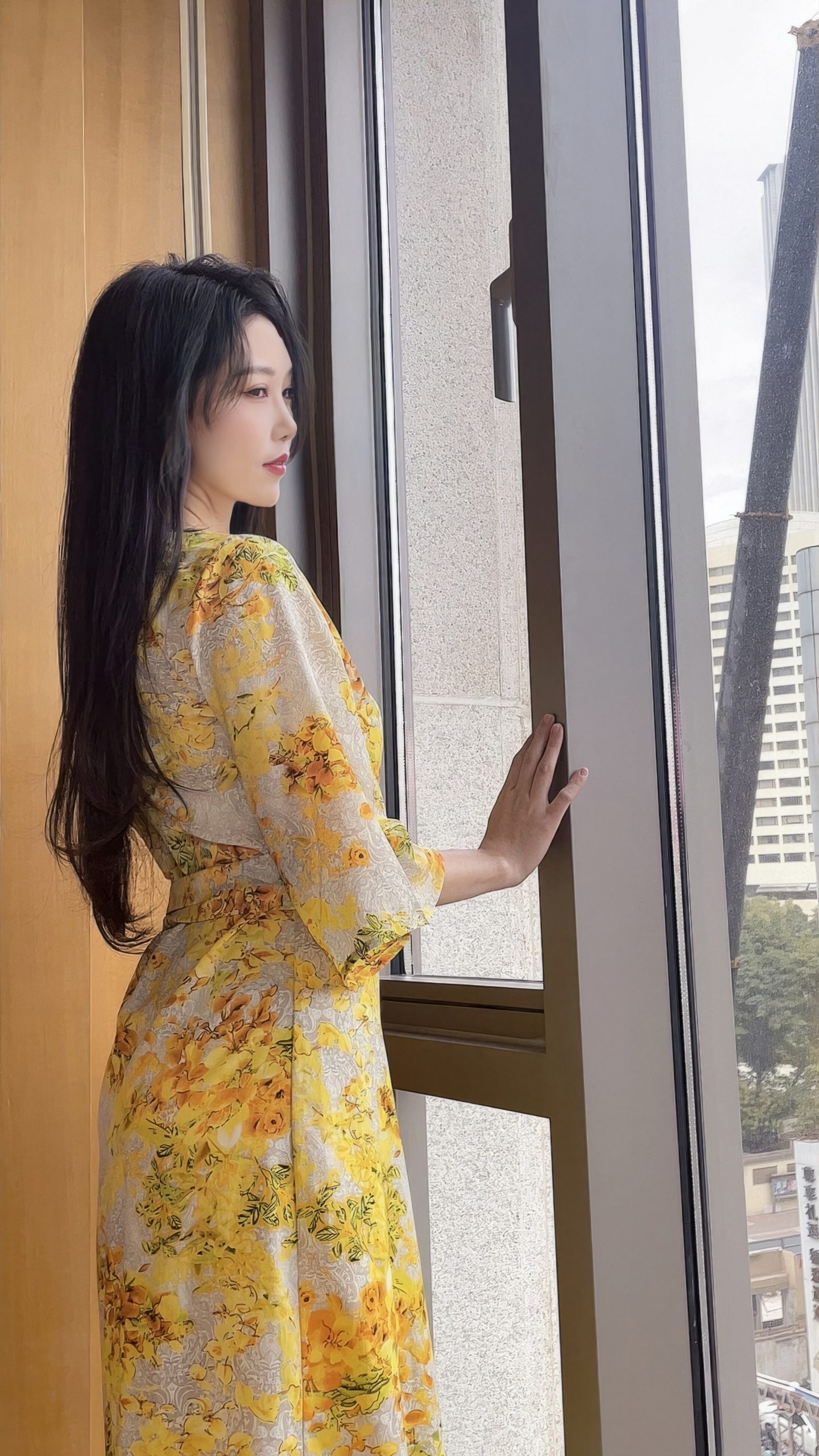 大腿粗糙的人妻