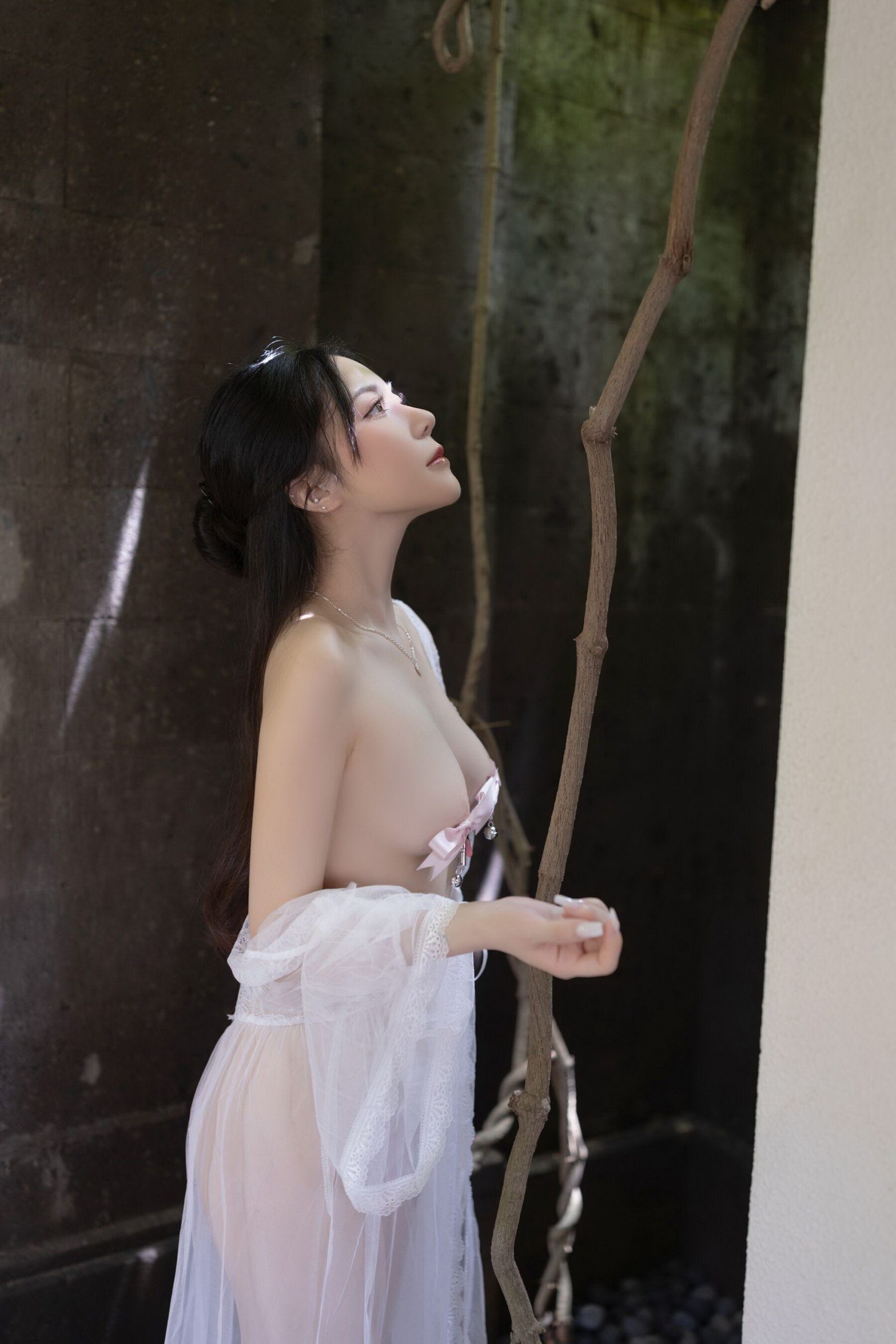 偷拍朋友女友内裤