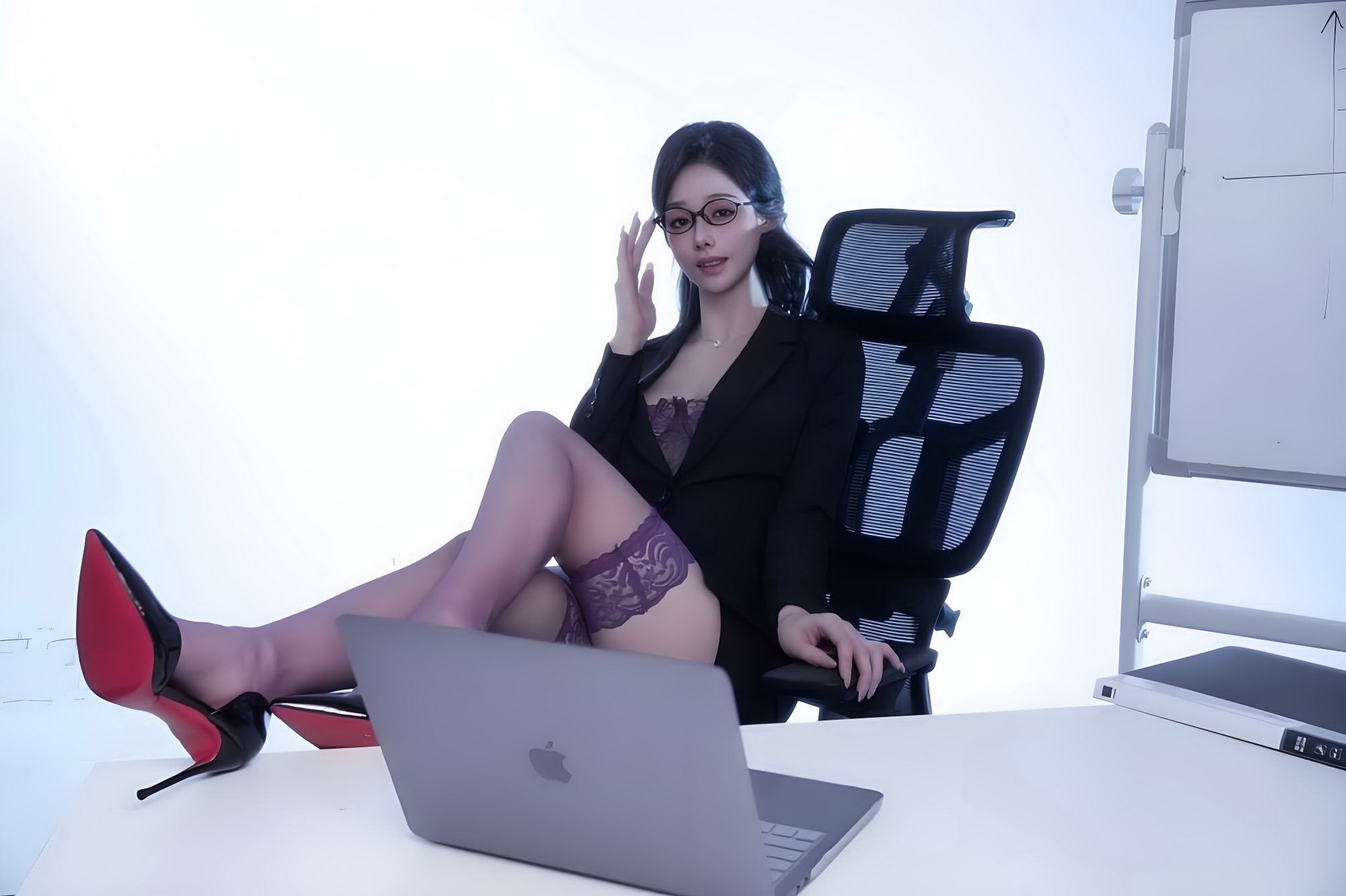 诺拉：黑巷情色写真集