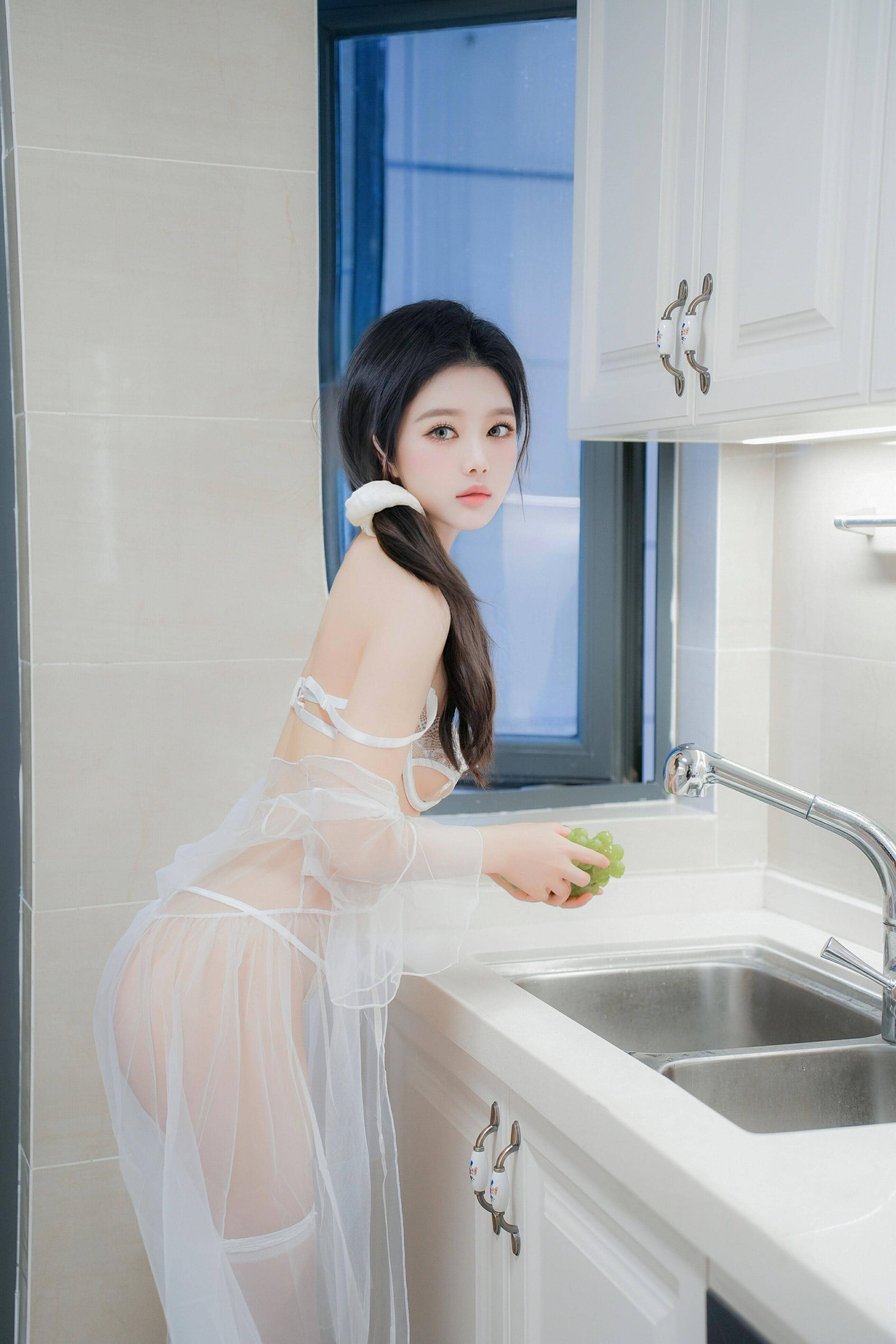 小陈紫衣大长腿抱起来