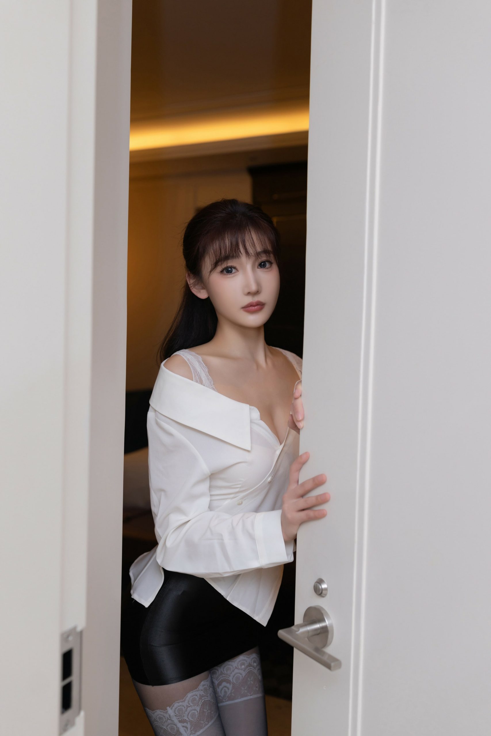 老姨洗澡诱骗老妈乱伦做爱故意打桩冲刺让老妈叫床给老姨听