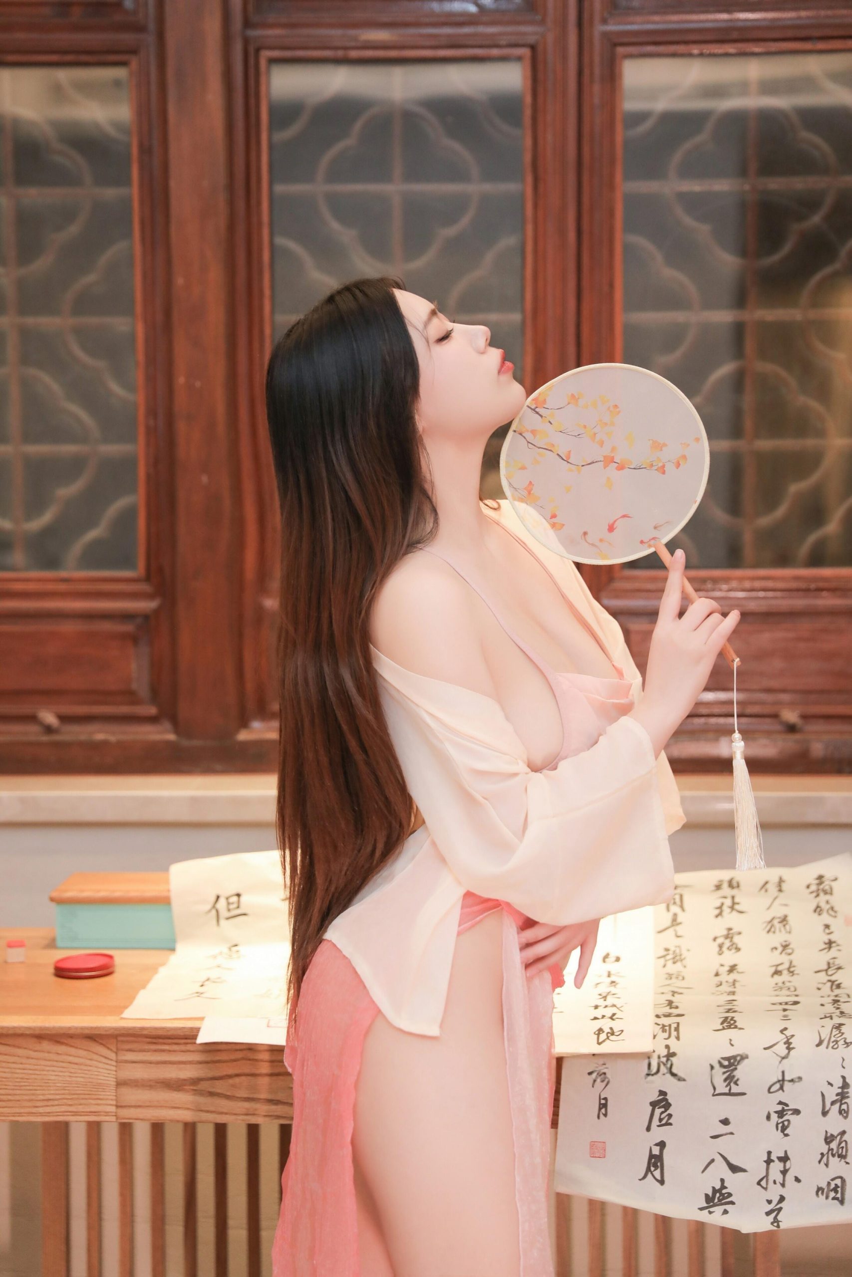 中國古裝劇老闆娘到小伙家裡