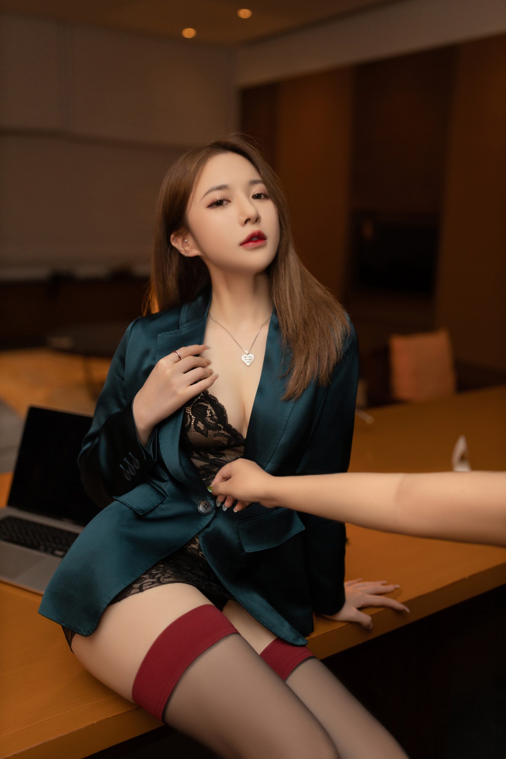 搭訕人妻教人妻游泳