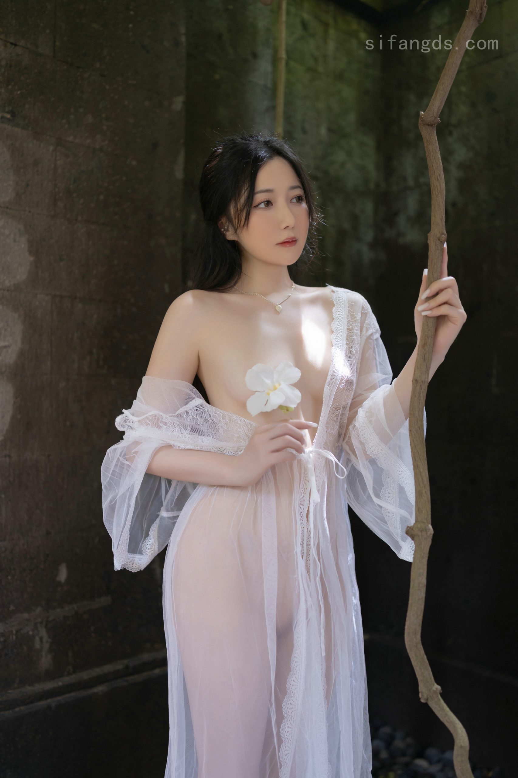 姐弟排粪中文