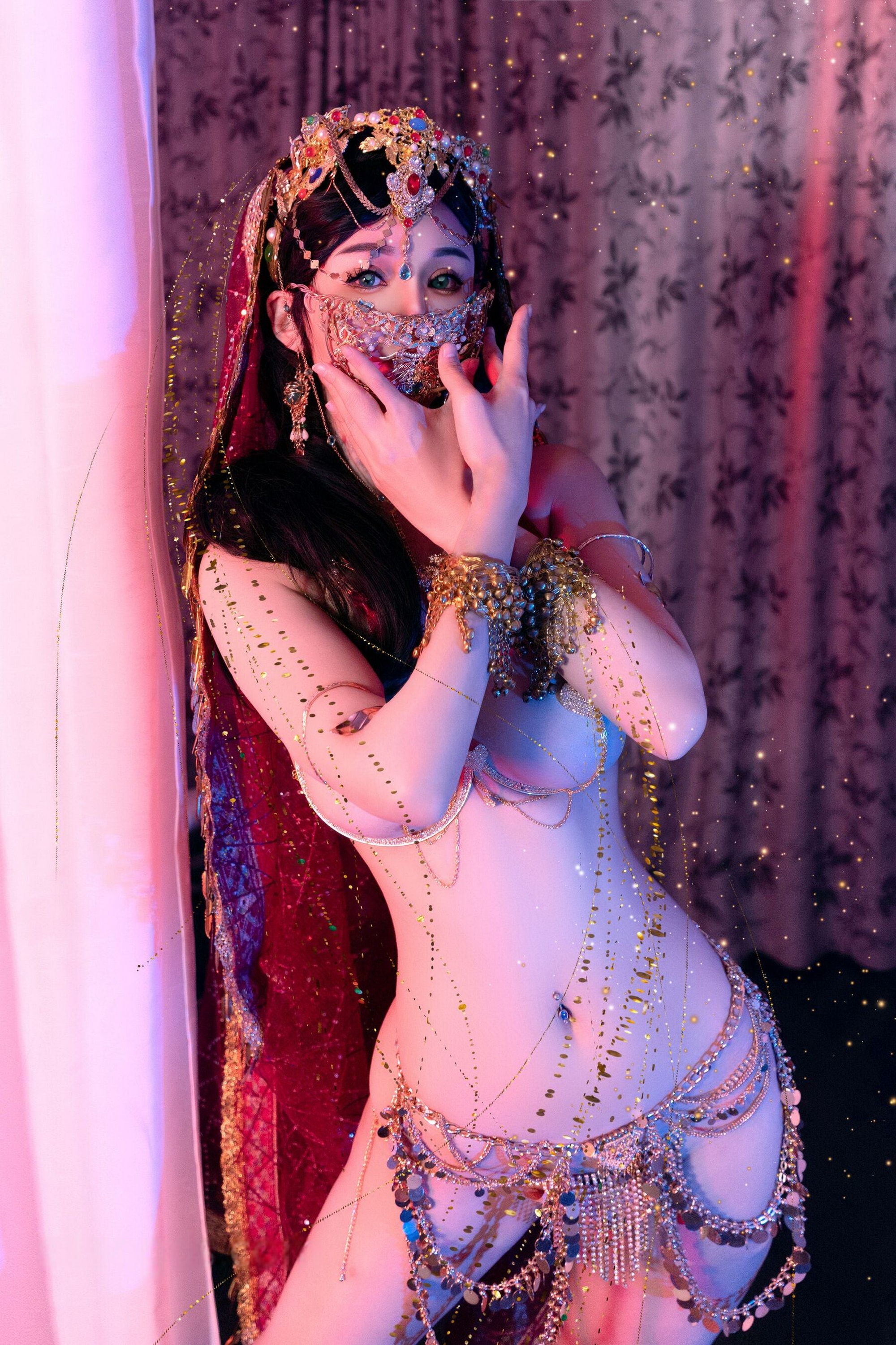 大奶妈美女直播一旁自慰一旁喂奶