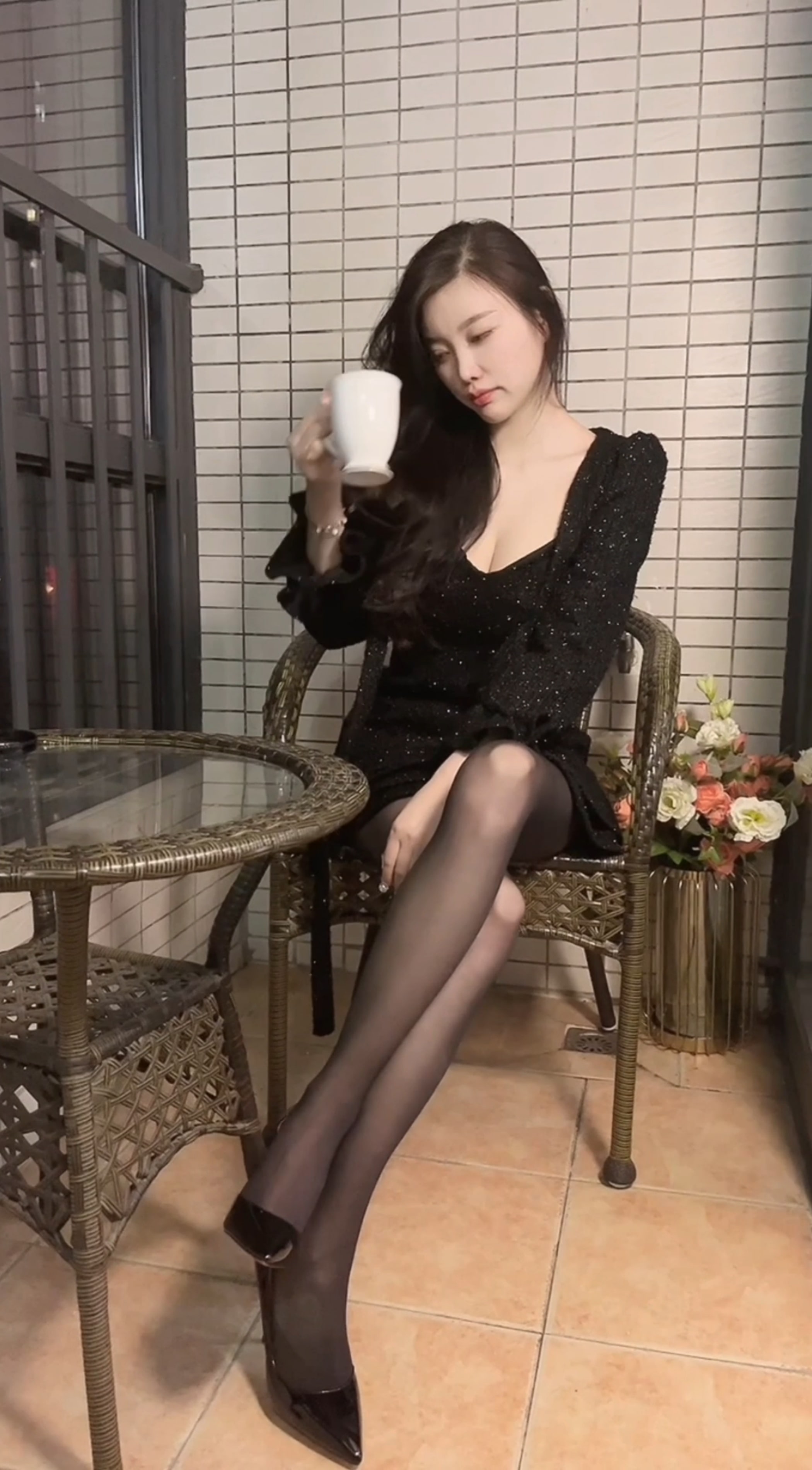 陈小花身着女警制服，XR裸妆诱惑