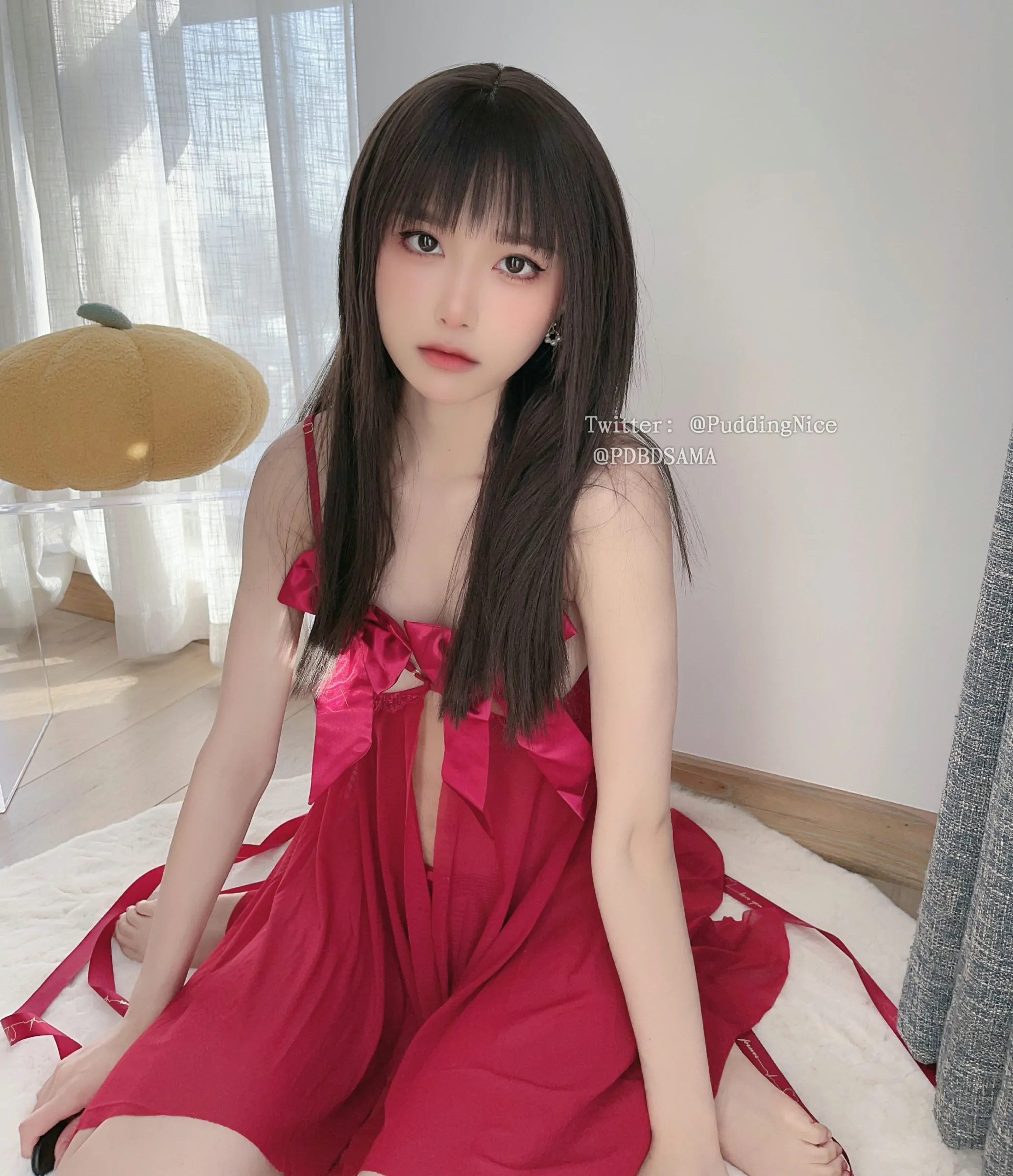 董媛媛Janel性感白色OL服饰配超薄无内黑丝秀翘臀绝美写真