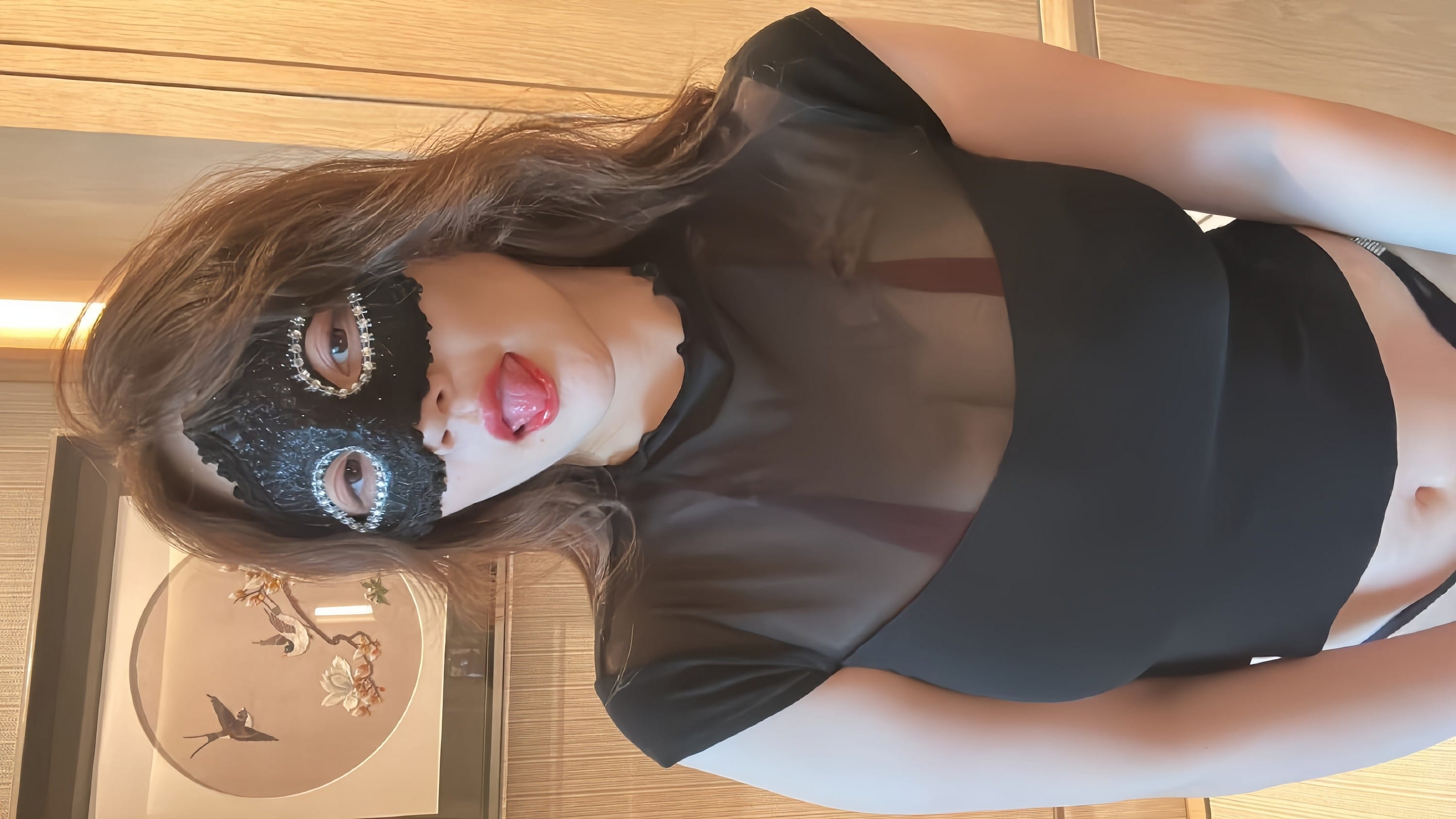 热女湿透羞耻内衣的女同性爱