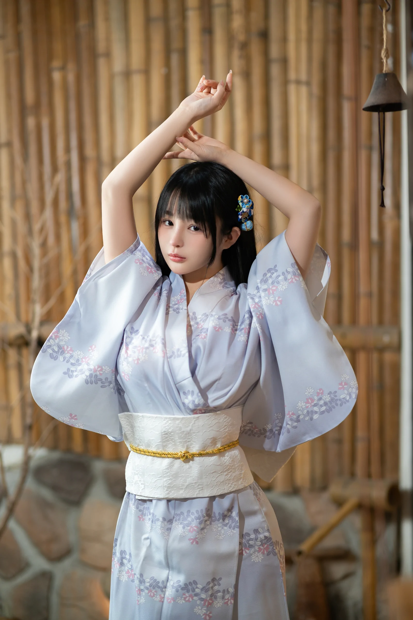 性感妈妈变白丝学生女儿